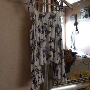 American Eagle cold shoulder top